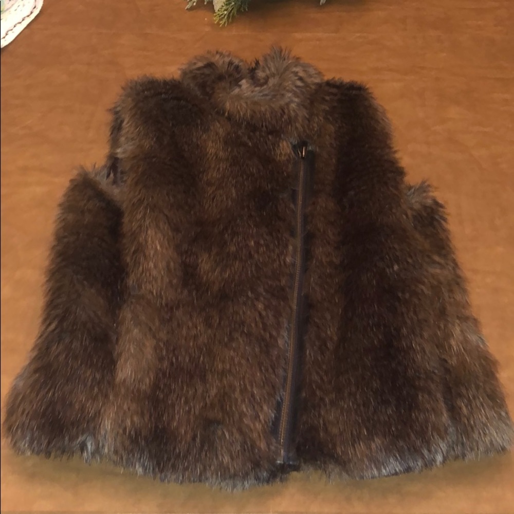 Banana Republic Faux fur vest size medium